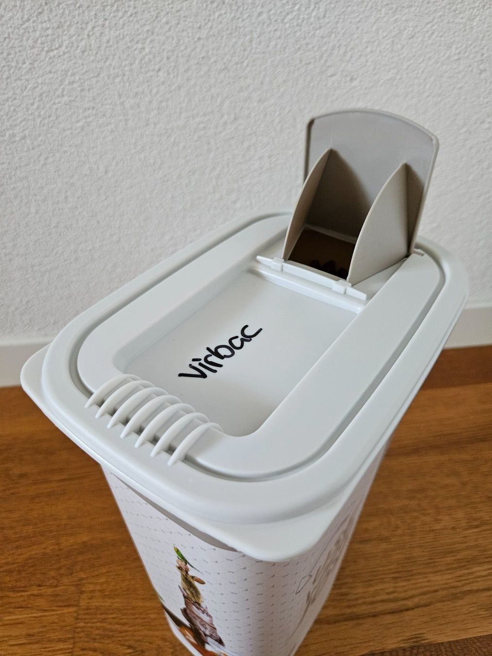 Mangimi: Virbac Advanced 3 Kidney+Joint 3.5L Katzenfutter Rotho Box – Usato da Birmensdorf ZH venduto da Wendepunkt... 1