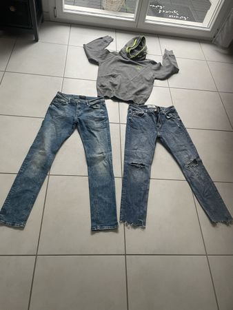 Jack & Jones Set Hoodie Core und zwei Jeans. Gr. S