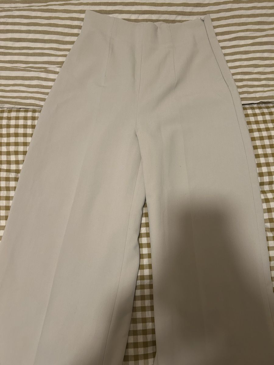 Zara Pantaloni: Zara cream pants  – Usato da Lausanne venduto da yaz_gkb6 3