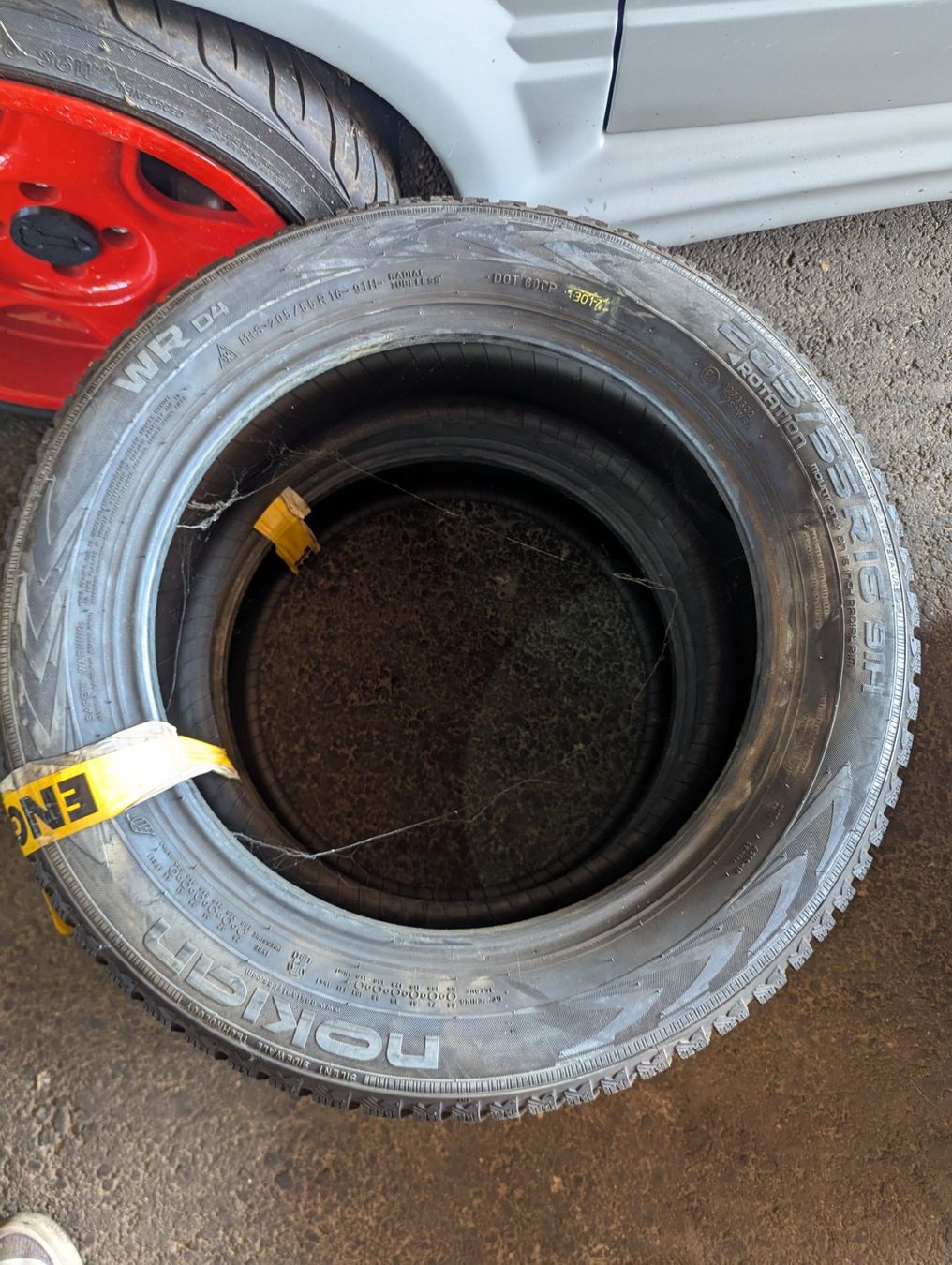 Pneus & Kompletträder: 205/55 R16 2stk Winterpneu – Gebraucht aus Aarberg von KreuzFahrzeugcenter