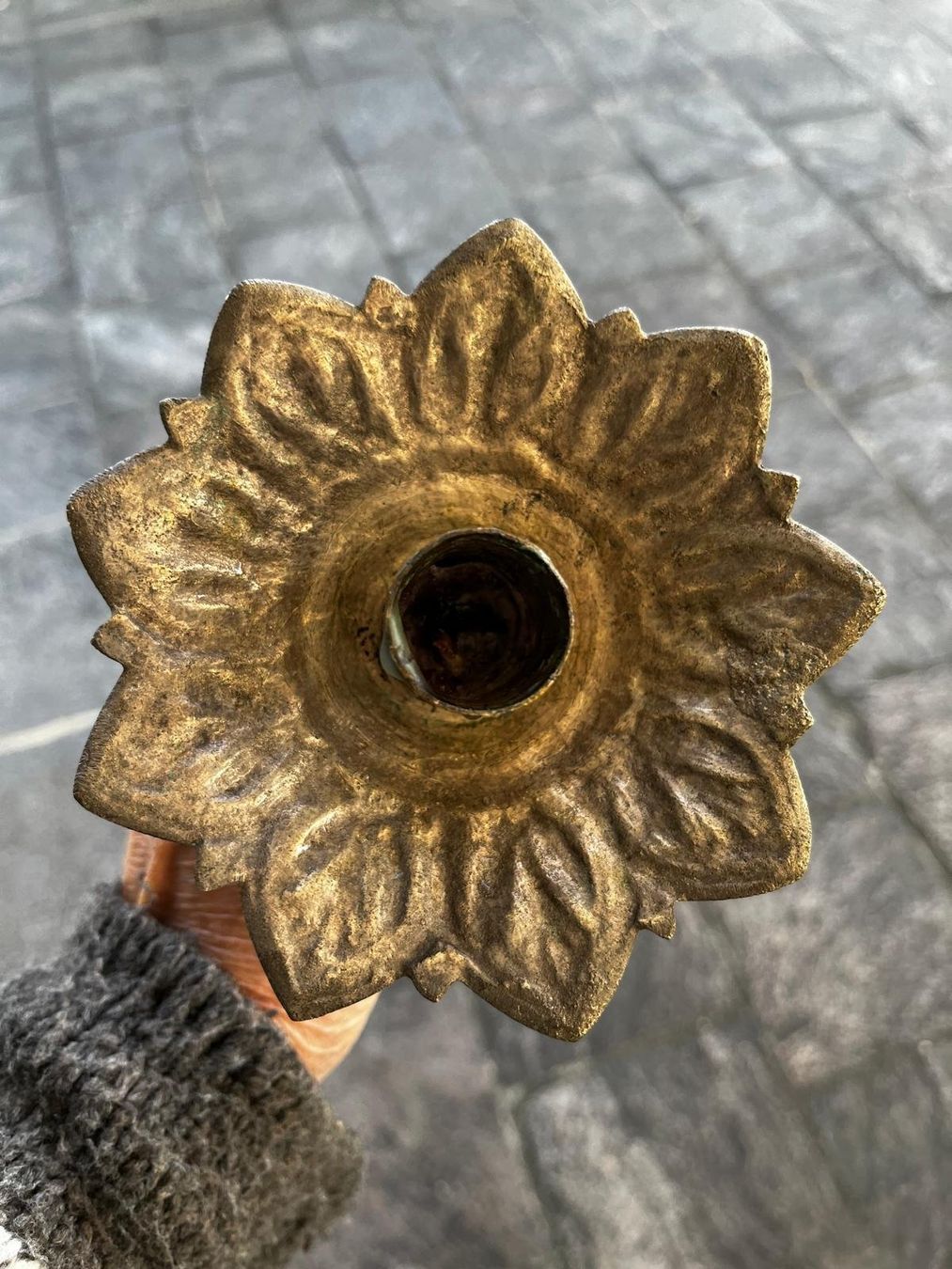 Portacandele: Kerzenständer mit Ornamenten – Usato da Lostorf venduto da Mugi_82 4