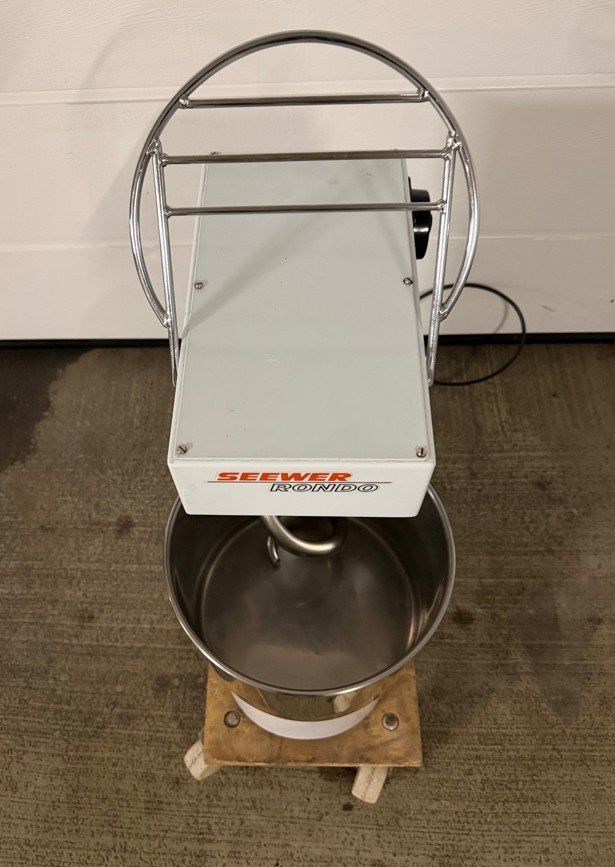 Elettrodomestici da cucina: Zürrer Seewer Rondo Teigknetmaschine Spiralkneter – Usato da Suhr venduto da KFK-MA 2