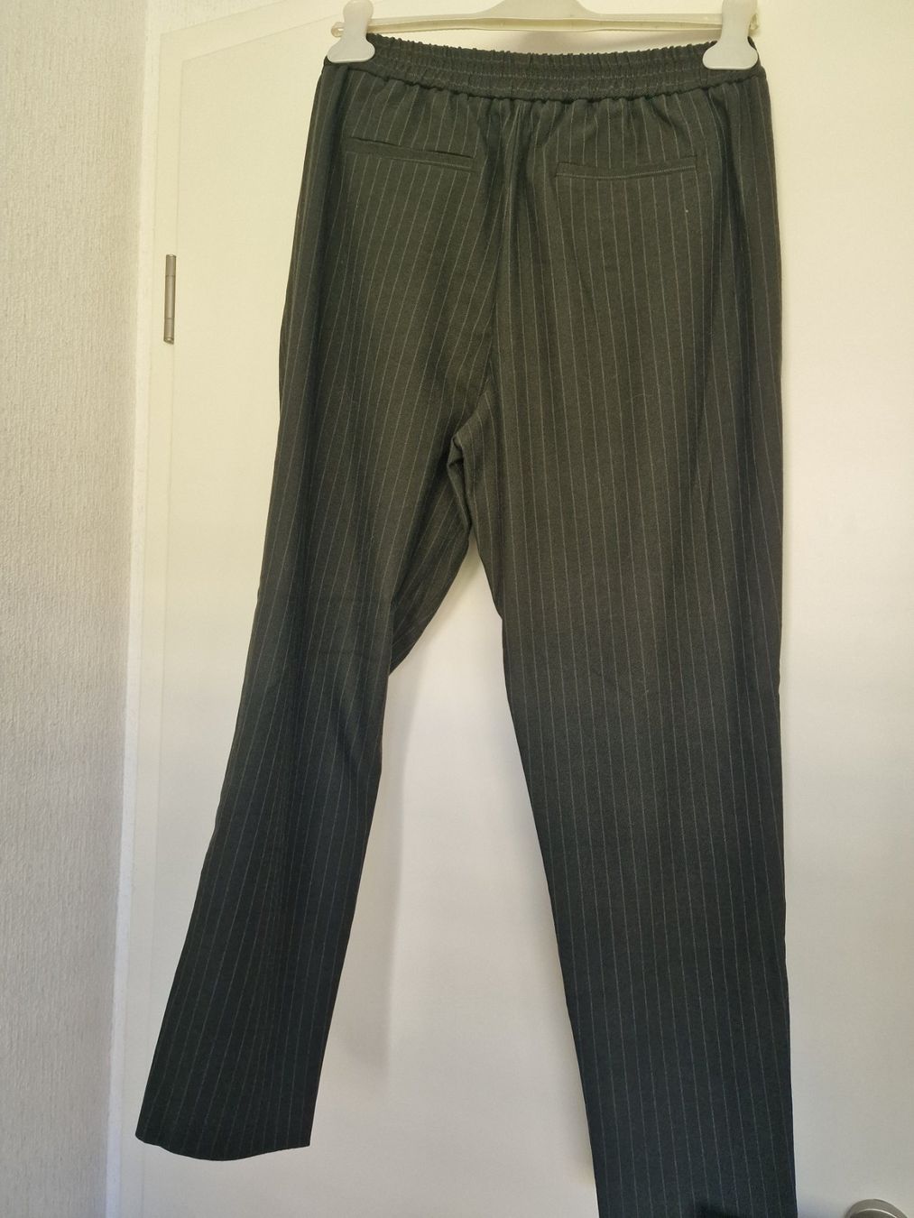 Pantaloni: Pantalons Rayés gris Maison 123 – Usato da Genève venduto da alex7926 1
