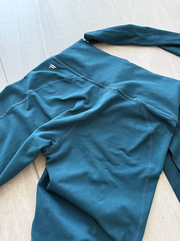 Lots de vêtements: Fabletics Sport Set  – D'occasion à Zwingen par KatjaM 2