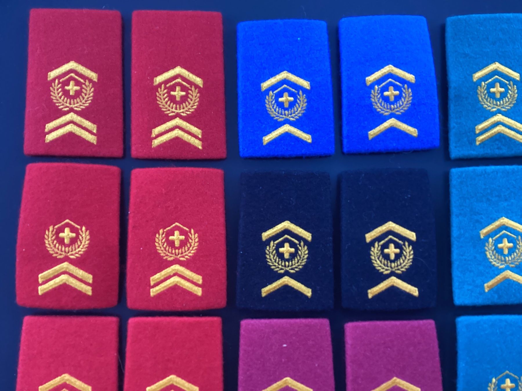 Schweizer Armee Uniformi: Div, Patten – Usato da niederurnen venduto da Hagugelmann 2