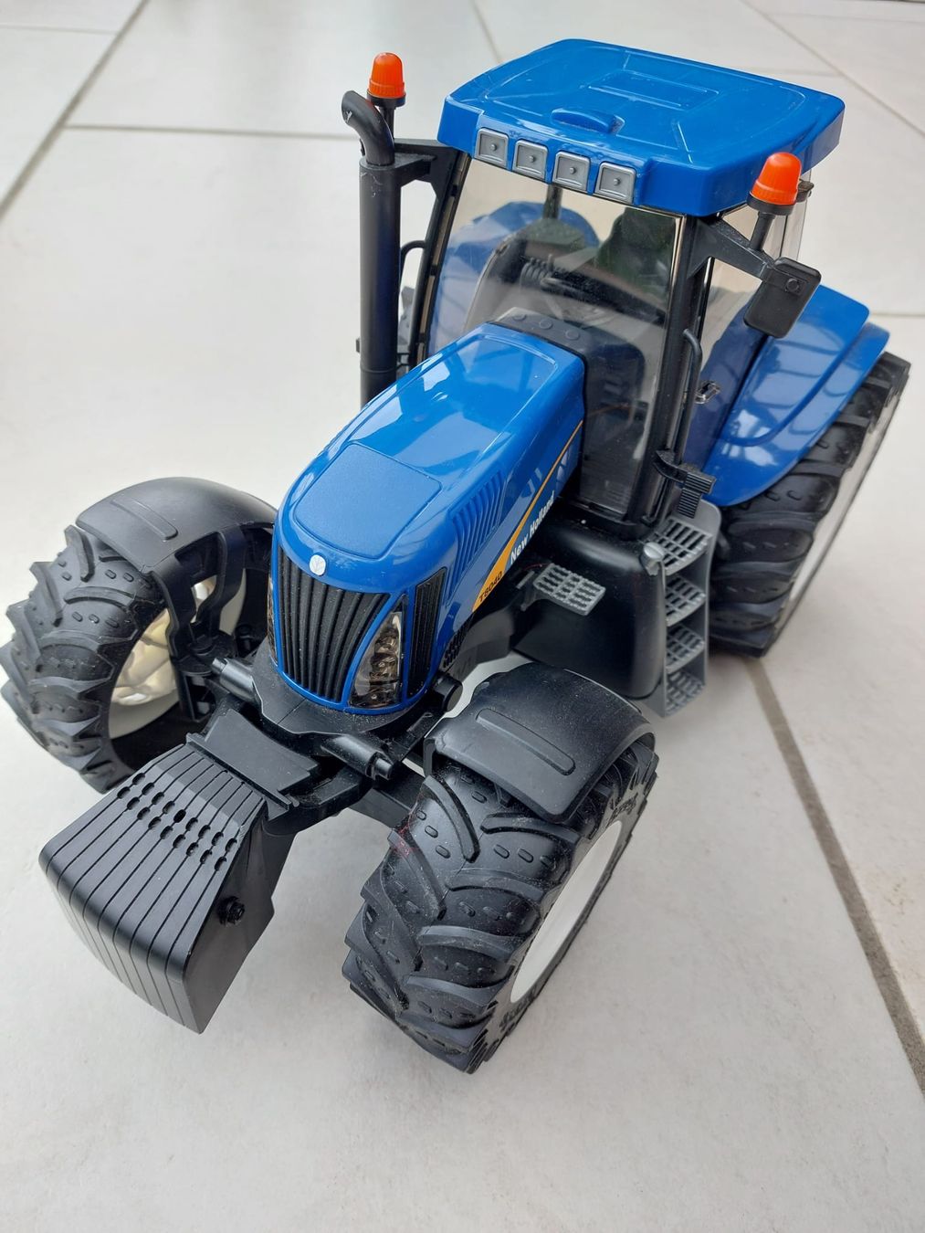Bruder Giocattoli: Bruder Traktor New Holland Neu – Nuovo (secondo la descrizione) da Lausen venduto da Chaldrian 1
