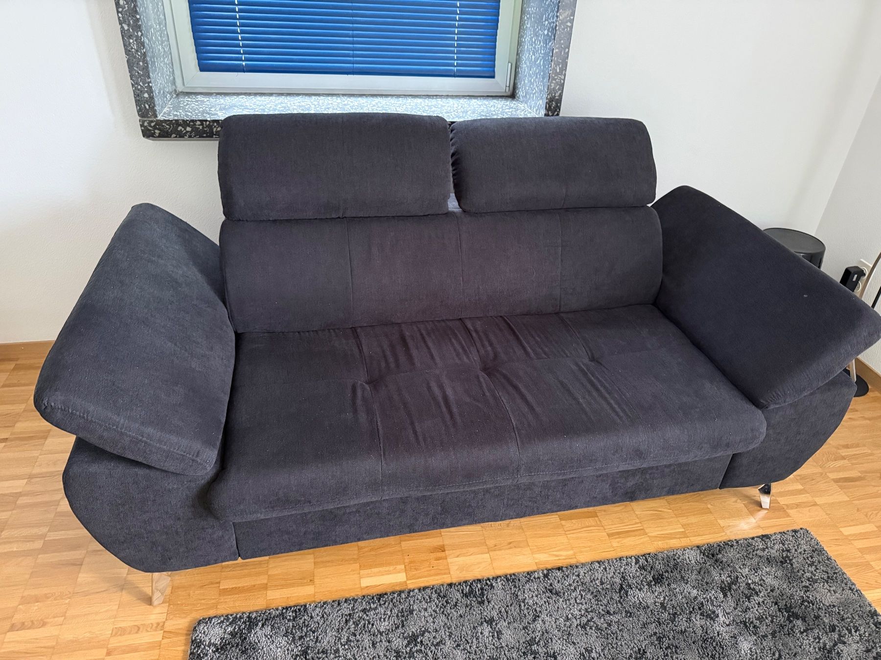 Conforama Divani: Schwarzes 2 Personen Sofa – Usato da Liebefeld venduto da cyr_c9rf 2