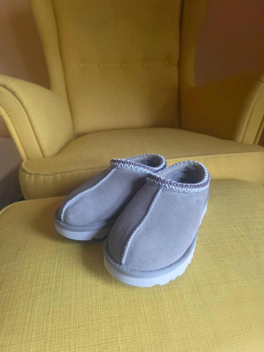 Ugg Chaussures femmes: UGG Hausschuhe neuGrösse 36 – Neuf (Voir description) à Wichtrach par Elenagonzi 1