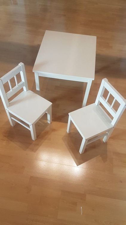 Kindertisch mit 2 Stühlen von Ikea Kaufen auf Ricardo