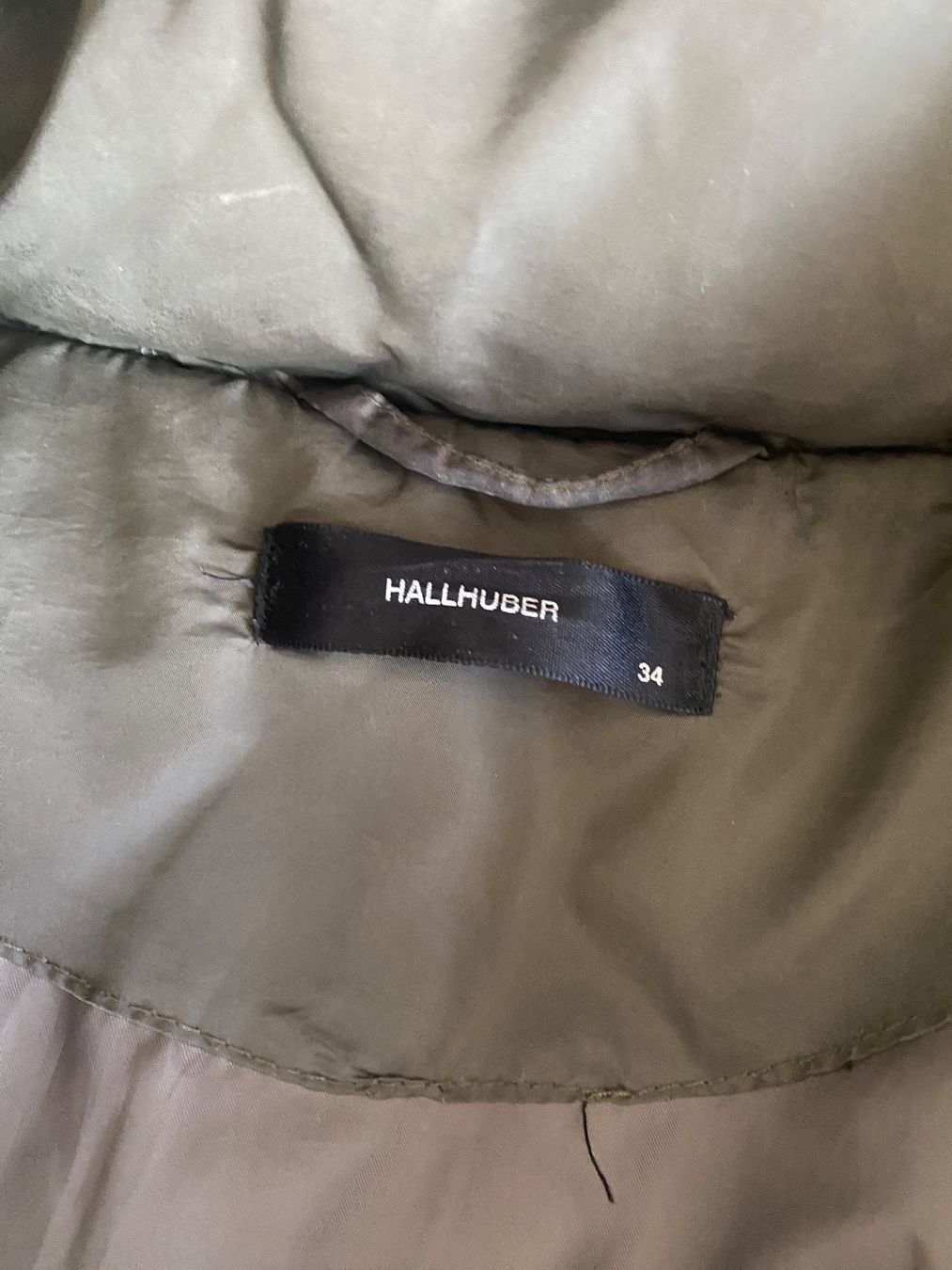 Hallhuber Jacken: Schöne Winterjacke / 90% Daune – Gebraucht aus Kloten von SalomeSommer 3