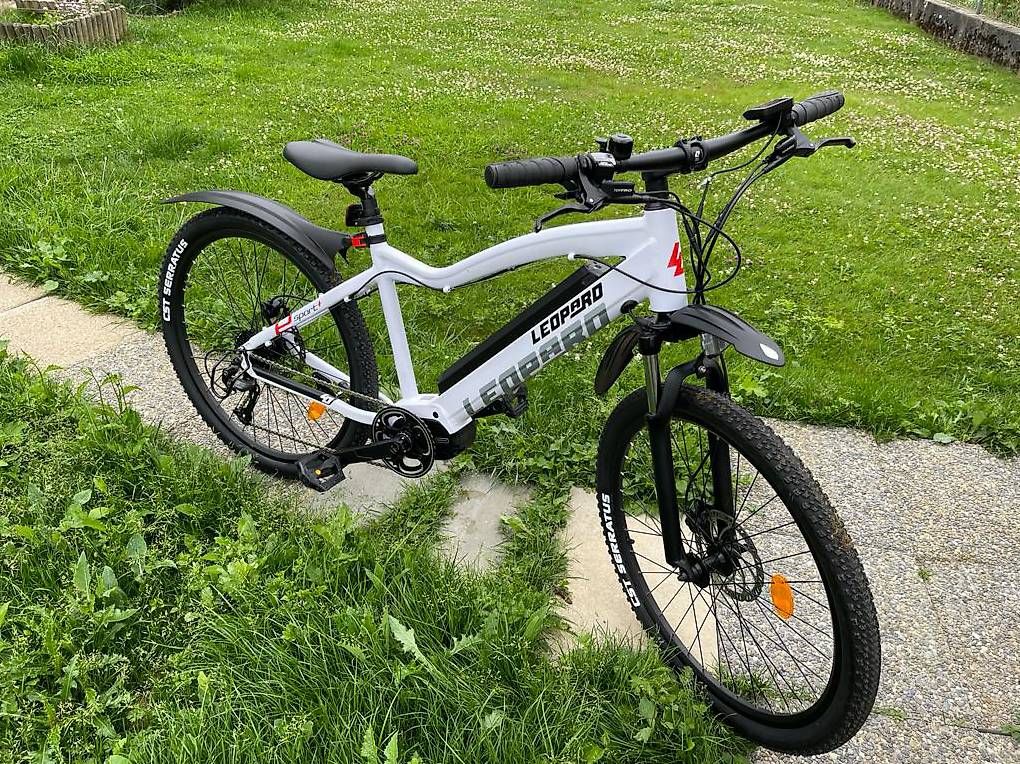Leopard Biciclette: Vélo de montagne électrique – Usato da Le Noirmont venduto da Sloane95