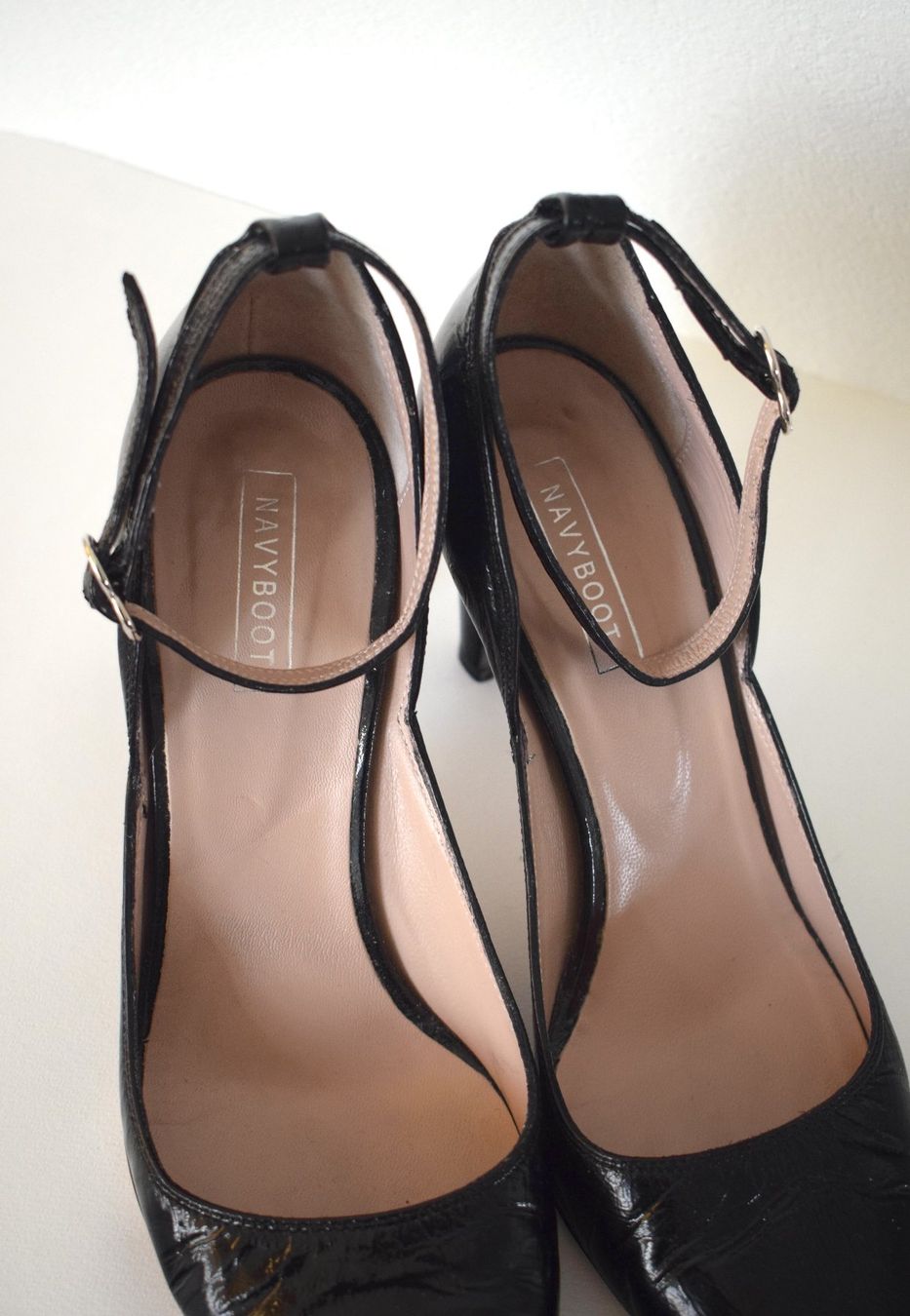 Navyboot Scarpe da donna: NAVYBOOT Pumps Gr. 37 Sandalen Lackleder – Usato da Dulliken venduto da ichwettichhett 3