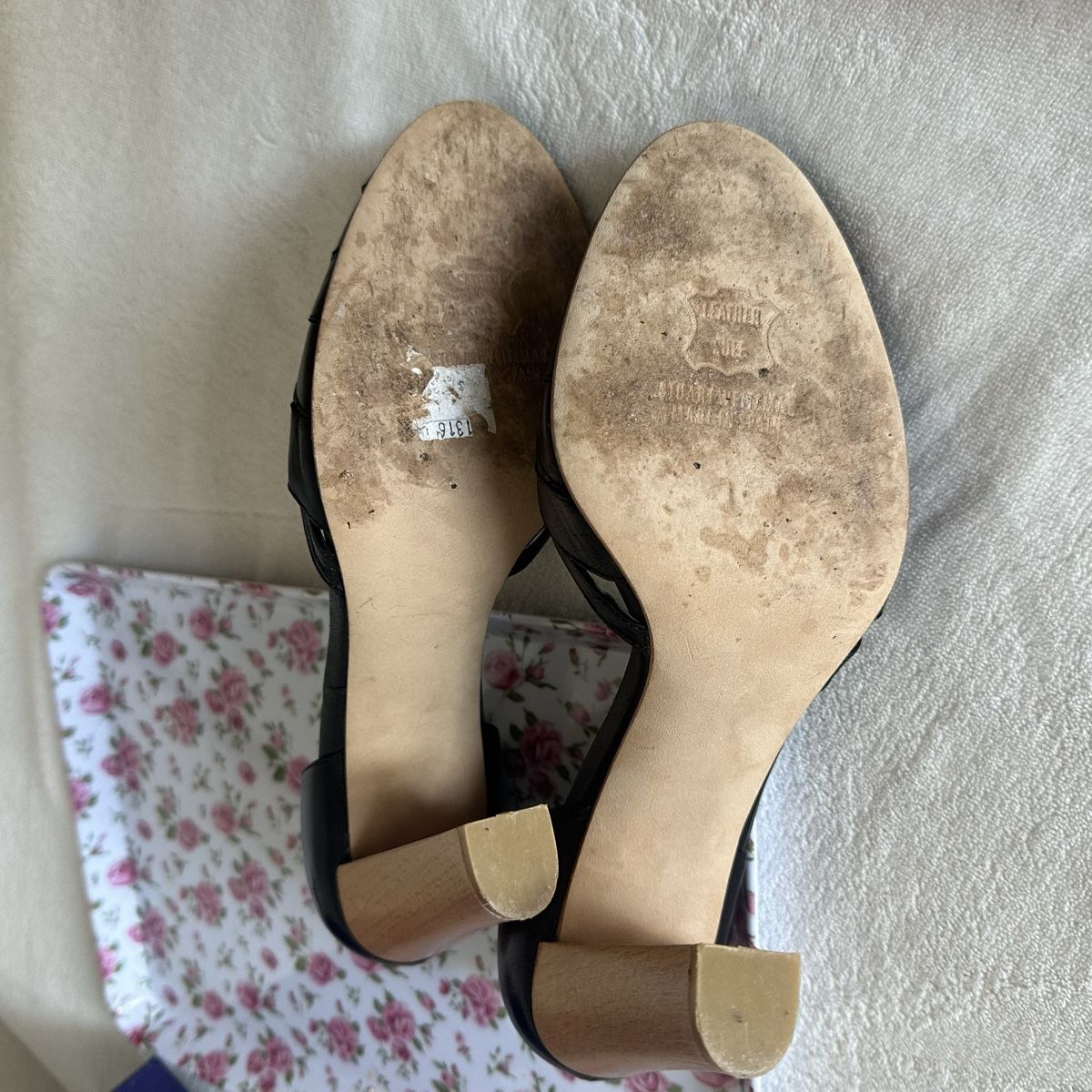 Stuart Weitzman Damenschuhe: Escarpins Stuart Weitzman Looping cuir noir taille 37.5 – Gebraucht aus Givisiez von dor_xb9k 2