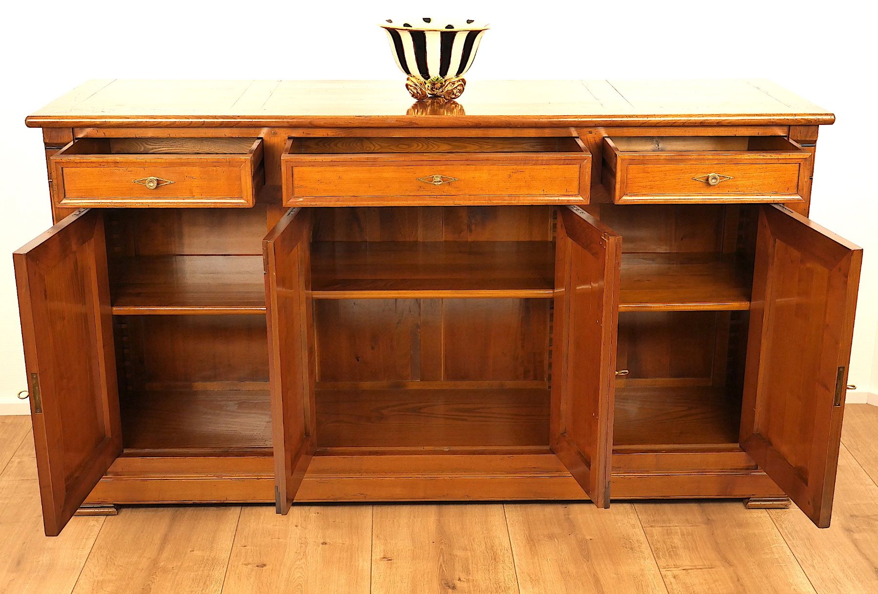 Cassettiere: Kommode Anrichte Sideboard Kirschbaum Massivholz – Usato da Oberaegeri venduto da Mokina1 1