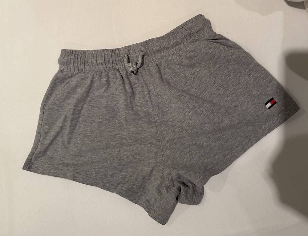 Pantaloni: Tommy Hilfiger Shorts – Usato da Wettswil venduto da mia_ql62