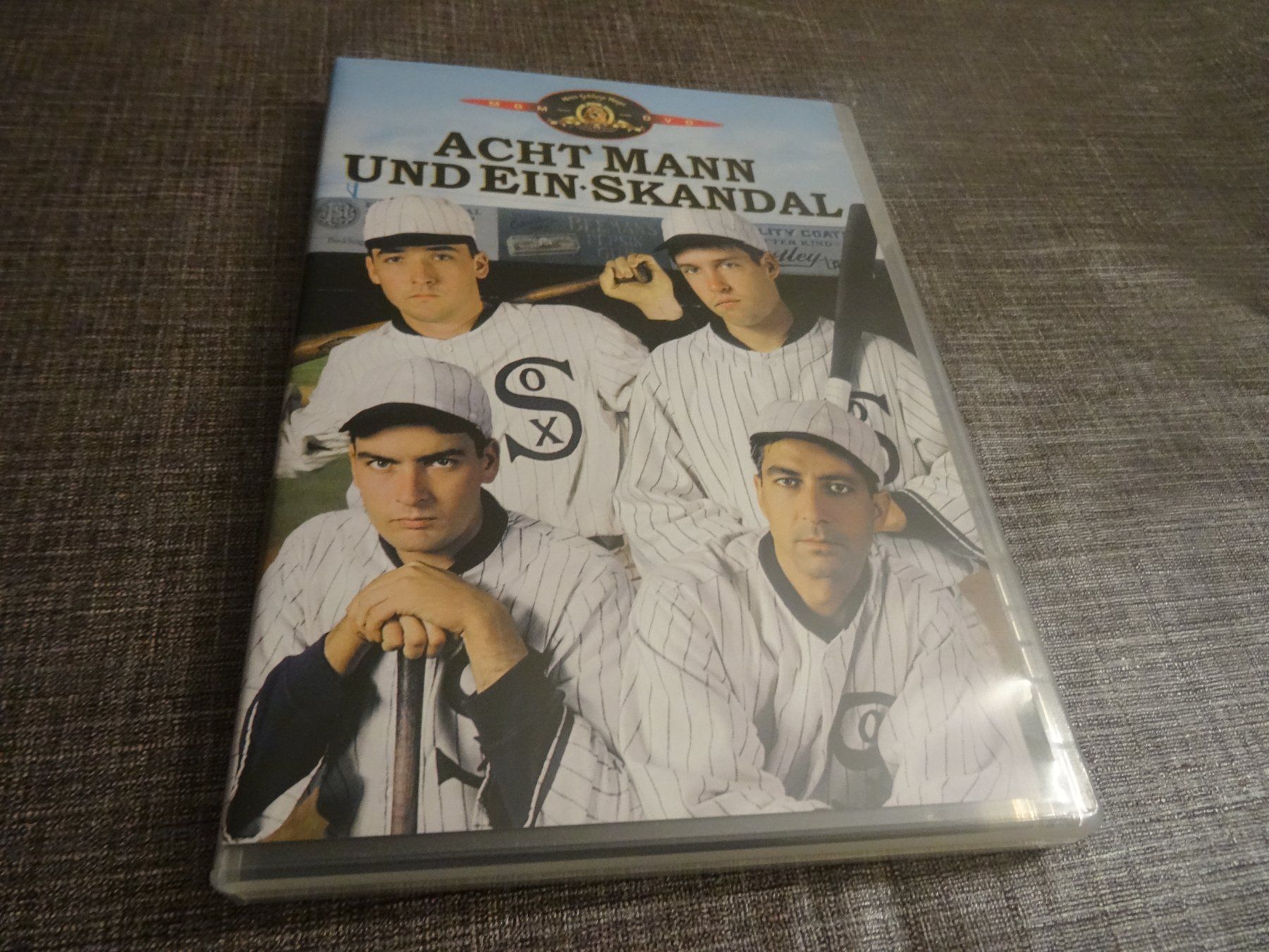 Tous les DVDs: Acht Mann und ein Skandal DVD – D'occasion à Olten par Disc-Verkauf