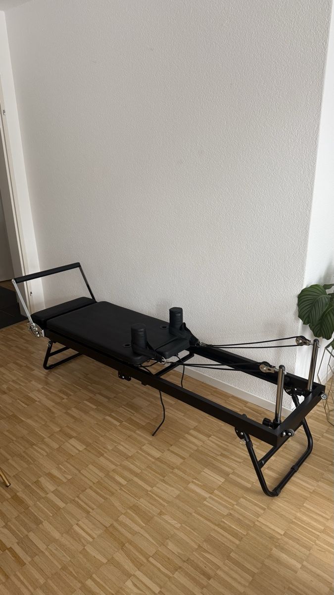 Vélos d'appartement: Pilates Reformer schwarz – Neuf (Voir description) à Neftenbach par Valentinatoth