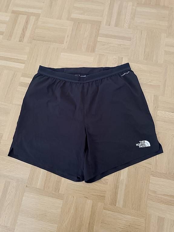 North Face Pantalons: The North Face Shorts – D'occasion à Basel par alu_l9s8