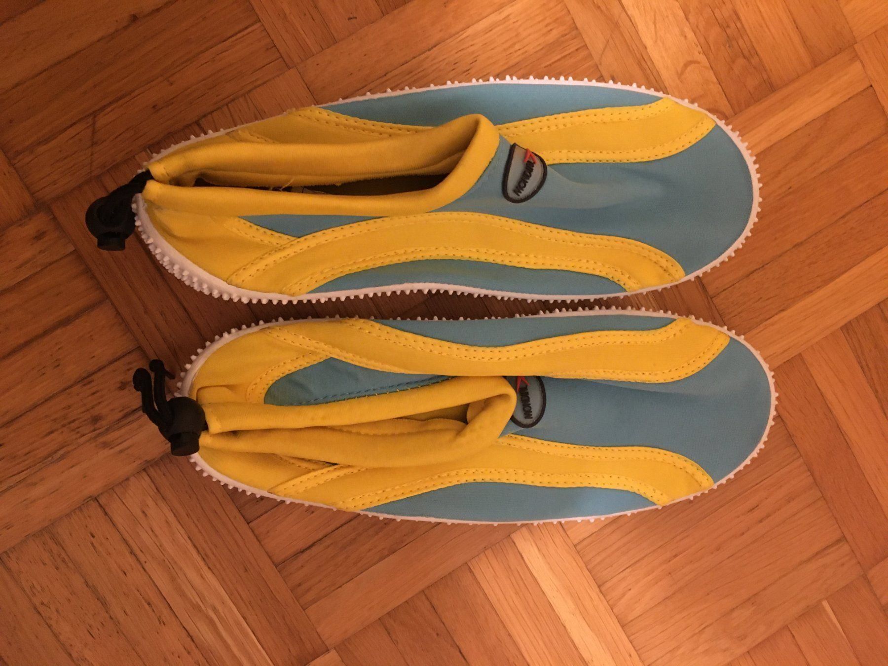 Scarpe da donna: Chaussures – Nuovo (secondo la descrizione) da La Tour-de-Peilz venduto da Halltal