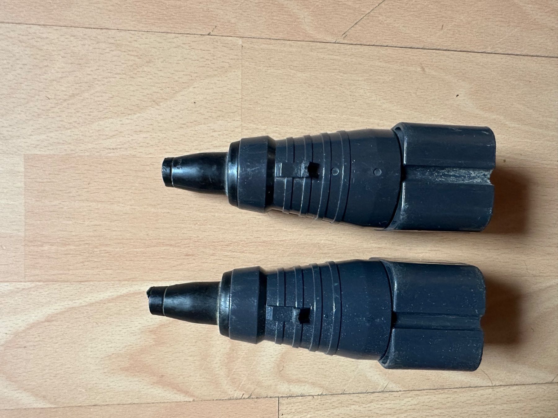 Spine: Stecker J15 5 polig  2.Stück – Usato da Huttwil venduto da Bolpa