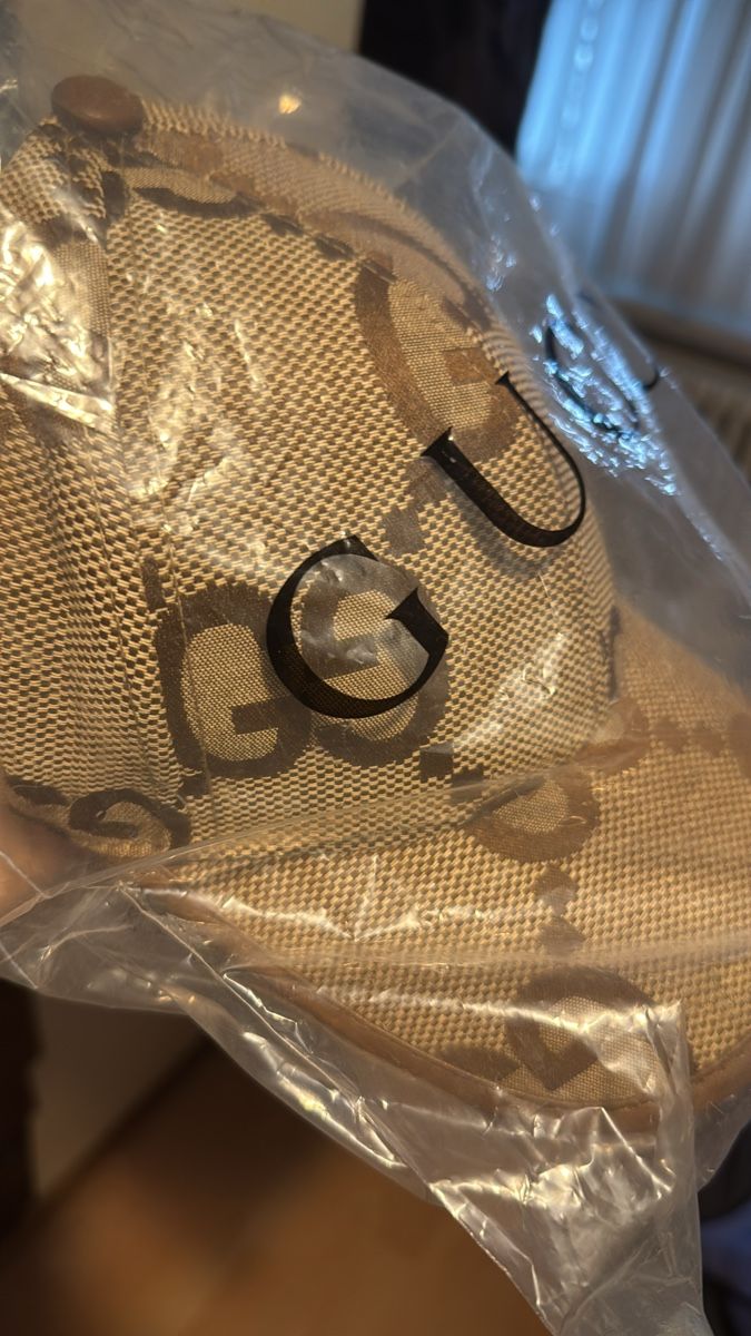 Autres vêtements & accessoires: Gucci 2026 Edition – Neuf avec emballage d'origine à Aarau par da_jov 4