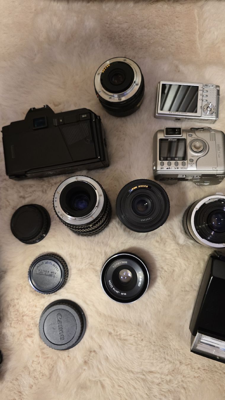 Fotocamera: Lot de caméras et objectifs – Difettoso da Collombey venduto da Car.pare 2