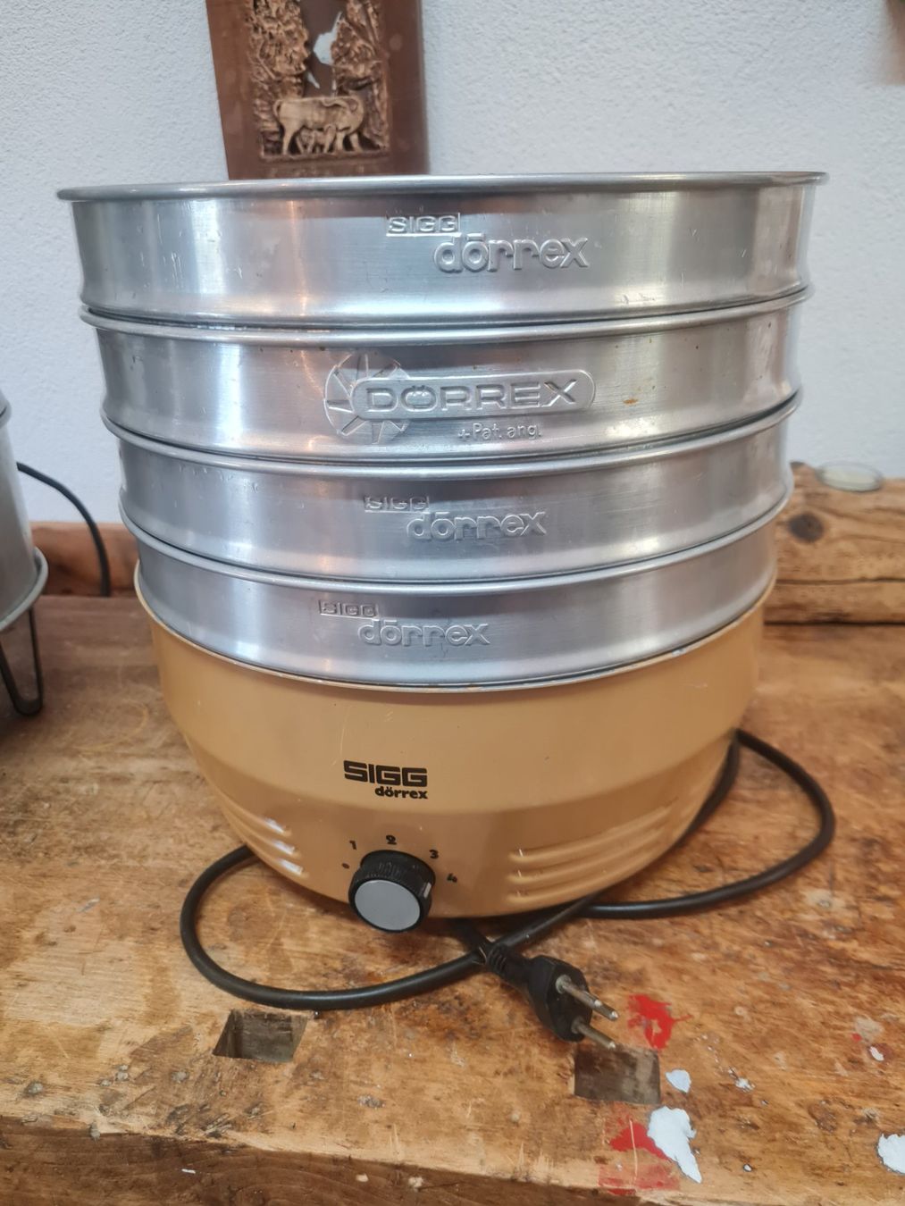 Sigg Küchengeräte: Dörrgerät Sigg Dörrex mit vier Sieben gebraucht – Gebraucht aus Hofstetten b. Brienz von Nordtor