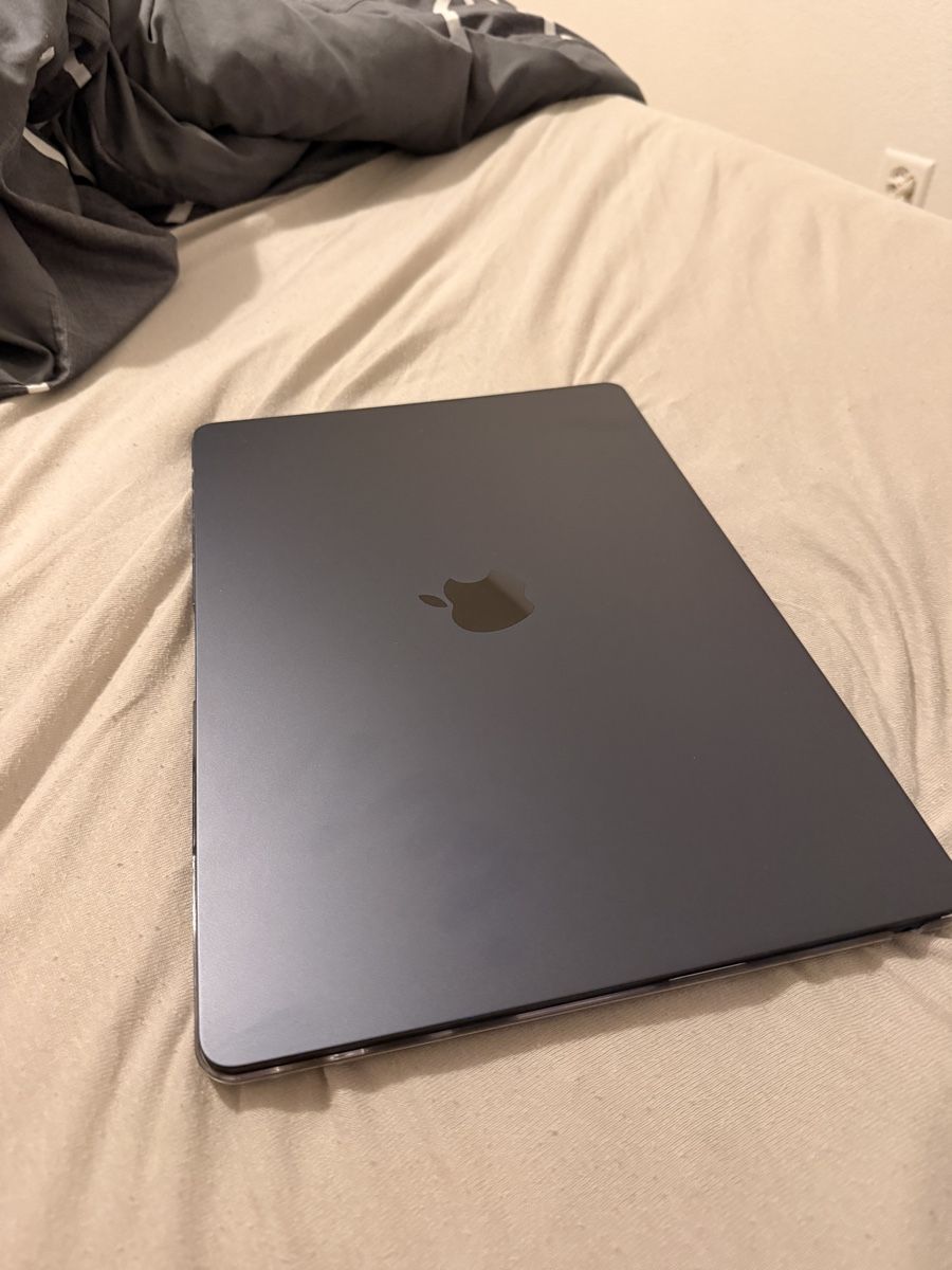 Apple Notebook: MacBook Air 15" M3 Chip, 8GB RAM – Nuovo (secondo la descrizione) da Weiach venduto da tiagomoura123