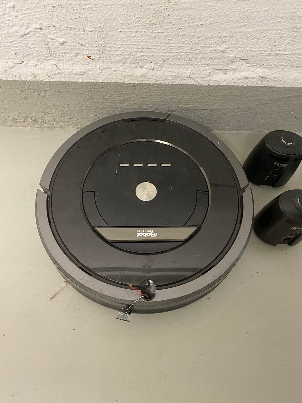 Irobot Aspirateurs & Accessoires: iRobot Roomba 880 – Défectueux à Zollikerberg par FAMA3 1