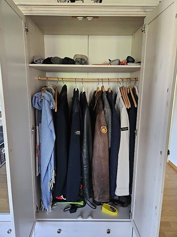 Armoires: Kleiderschrank, per Mitte August 2026  – D'occasion à Schwerzenbach par Sellstuff 4