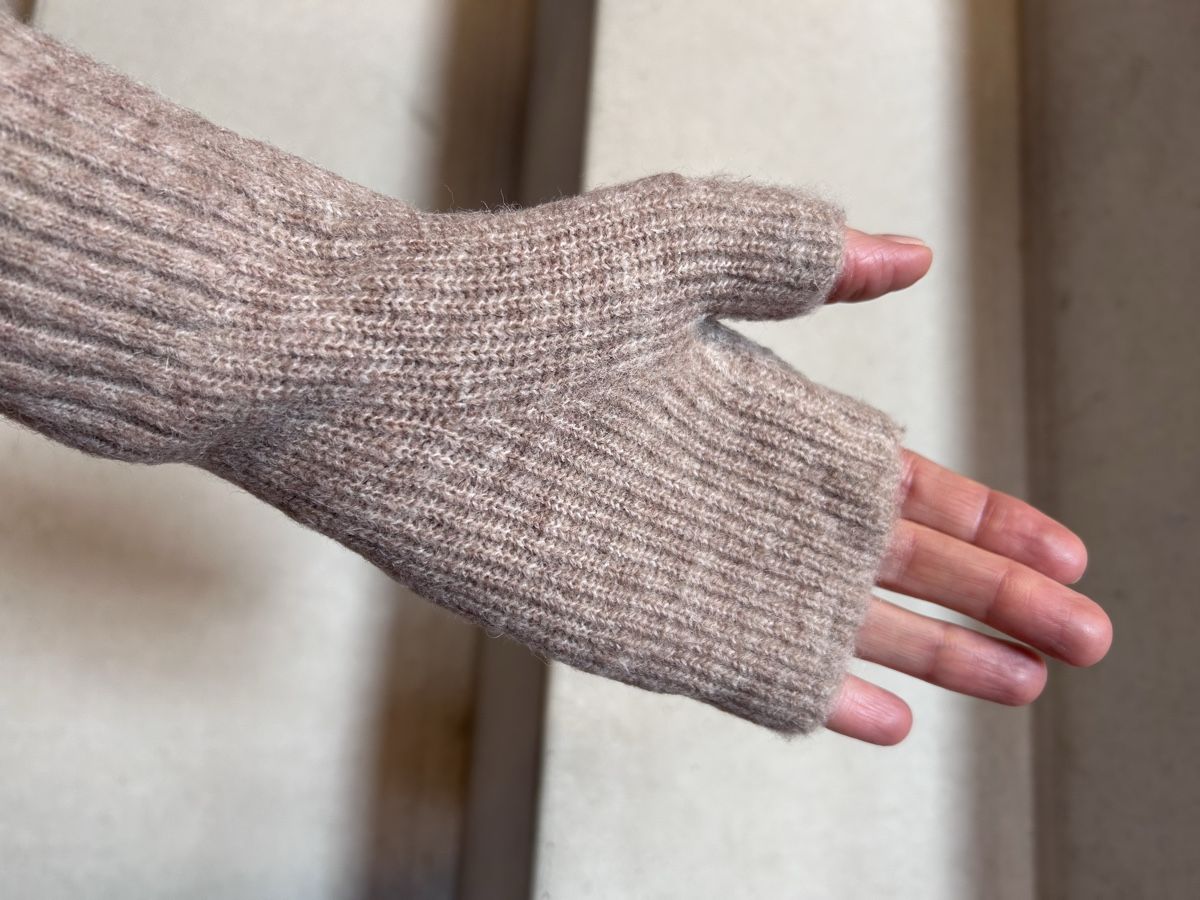 Guanti & manicotti: Handschuhe des petits hauts – Usato da Winterthur venduto da seri_bo 3