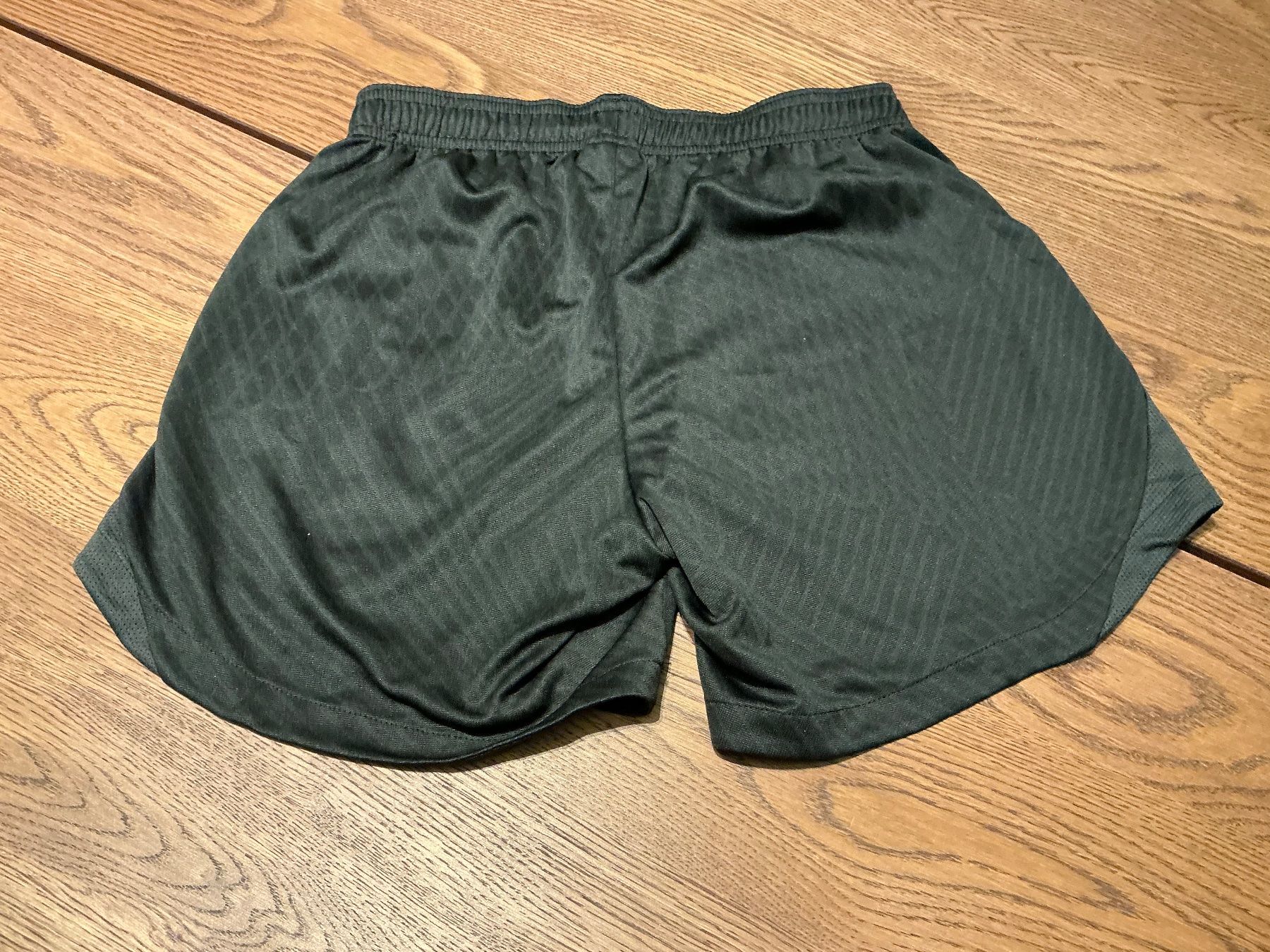 Nike Pantaloni: Nike Shorts Gr.S Top Zustand – Usato da Würenlos venduto da Chicca2004