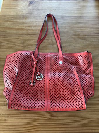 Handtasche Gabor rot mit Lochmuster gebrauchter Zustand