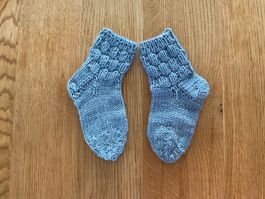 Handgestrickte Babysocke Fusslänge 13 cm / Grösse 19/20