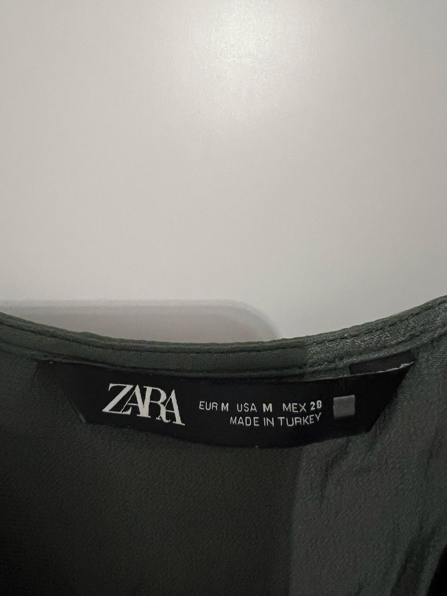 Zara Top: grünes satin Top Zara – Usato da Erlenbach venduto da paulina.rad 2