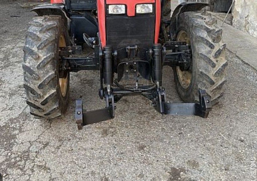 Zetor Traktoren: Fronthydraulik Universal – Gebraucht aus Willisau von Turbofarmers