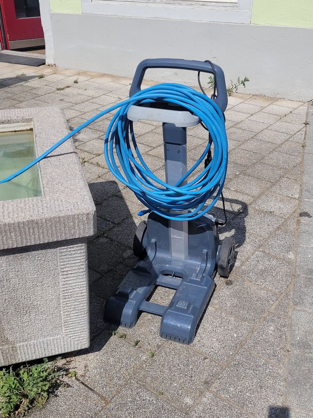 Dolphin Schwimmbad-Zubehör: Poolroboter Dolphin M5 mit Kabel und Filter – Gebraucht aus Russikon von proxilia 3