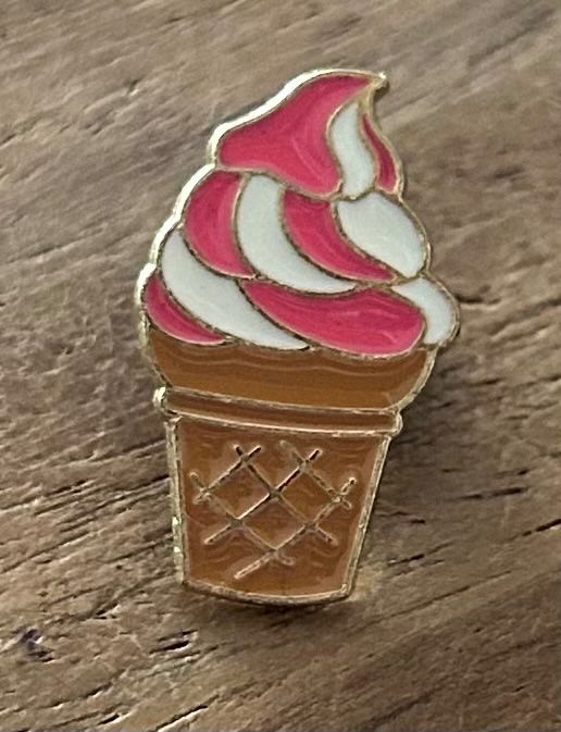 Plaketten & Abzeichen: Pin Eis / Softeis – Neu und originalverpackt aus Geneve von vane267