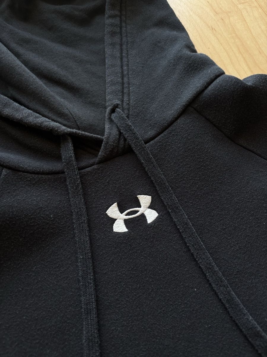 Under Armour Pullover & Sweatshirts: Sweat à capuche UnderArmour M – Gebraucht aus Denens von RomainSecondeMain 2