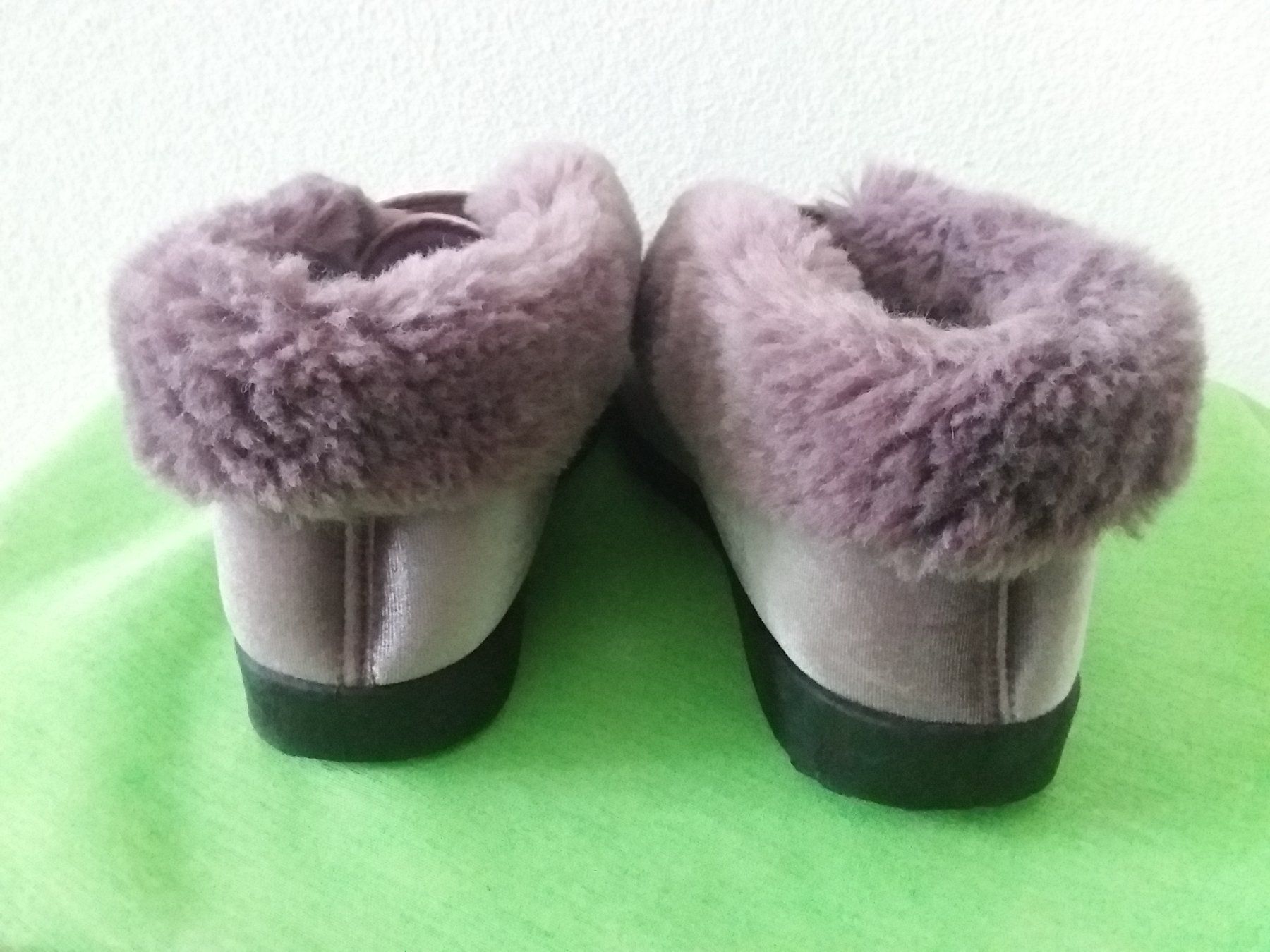 Scarpe da donna: Kuschlige Hausschuhe, Gr 40 – Usato da Uitikon Waldegg venduto da Risibisi7 3