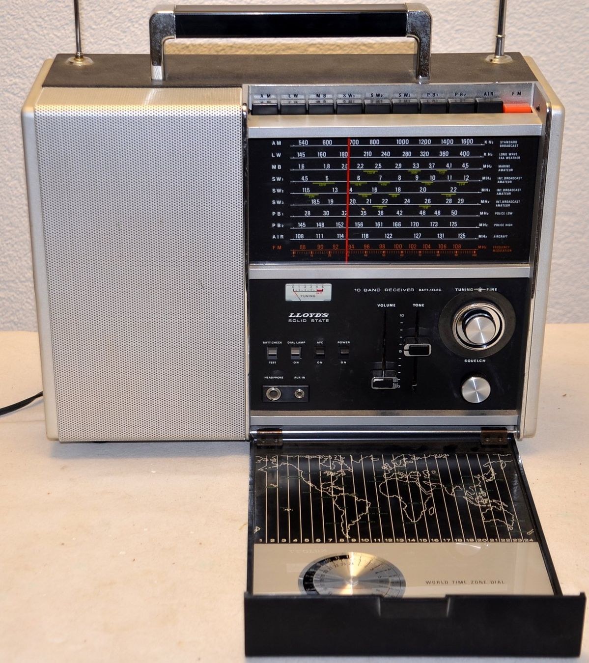 Radio: Lloyd's Solid State 10 Band Radio – Usato da Collonges venduto da arashee