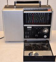 Lloyd's Solid State 10 Band Radio