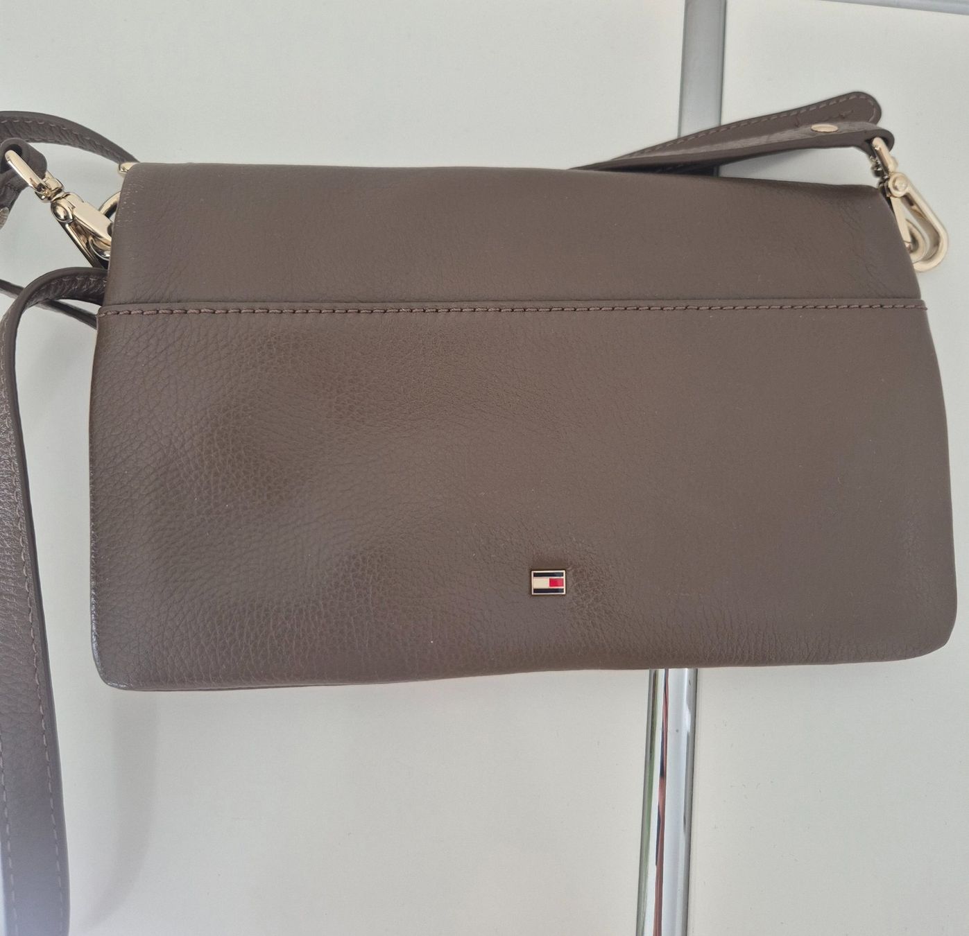 Tommy Hilfiger Borse da donna: Tommy Hilfiger Cluch – Nuovo (secondo la descrizione) da Zürich venduto da uta_9kff 1