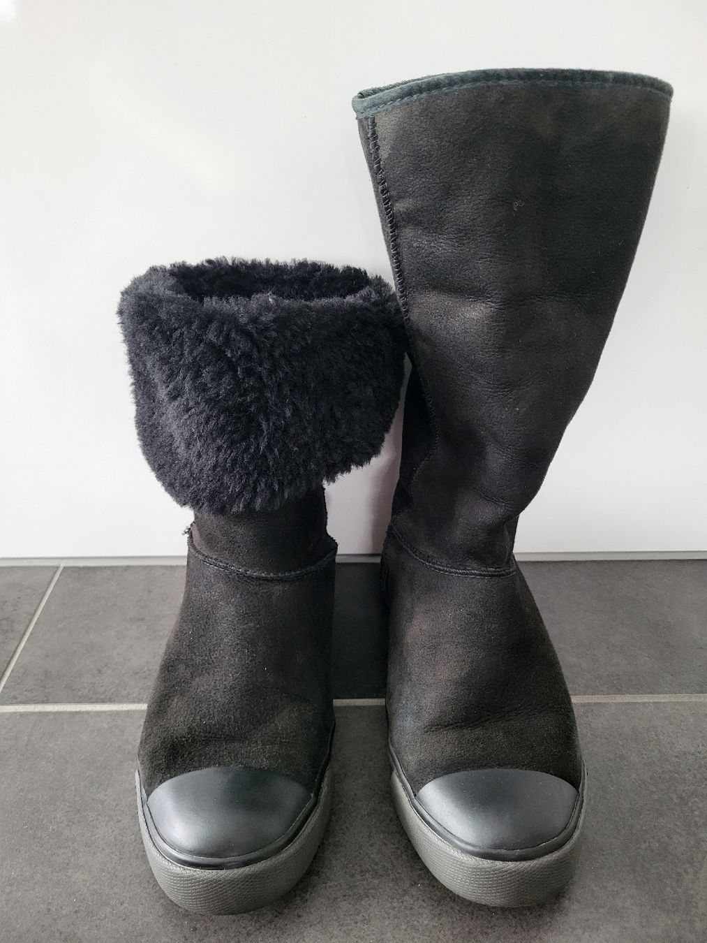 Ugg Scarpe da donna: UGG Winterstiefel Gr37 schwarz – Usato da Richterswil venduto da adora88