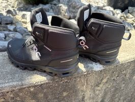 ON Schuhe Trekking Wanderschuhe Grösse 42