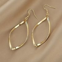 Gold Ohrringe Elegant Tropfenform Modern Schmuck Hingucker