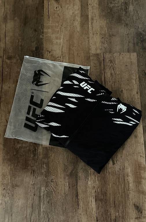 Giacche: UFC x Venum Trainer Jacke XXL – Usato da Grüt (Gossau ZH) venduto da Nevio-Weiss 4