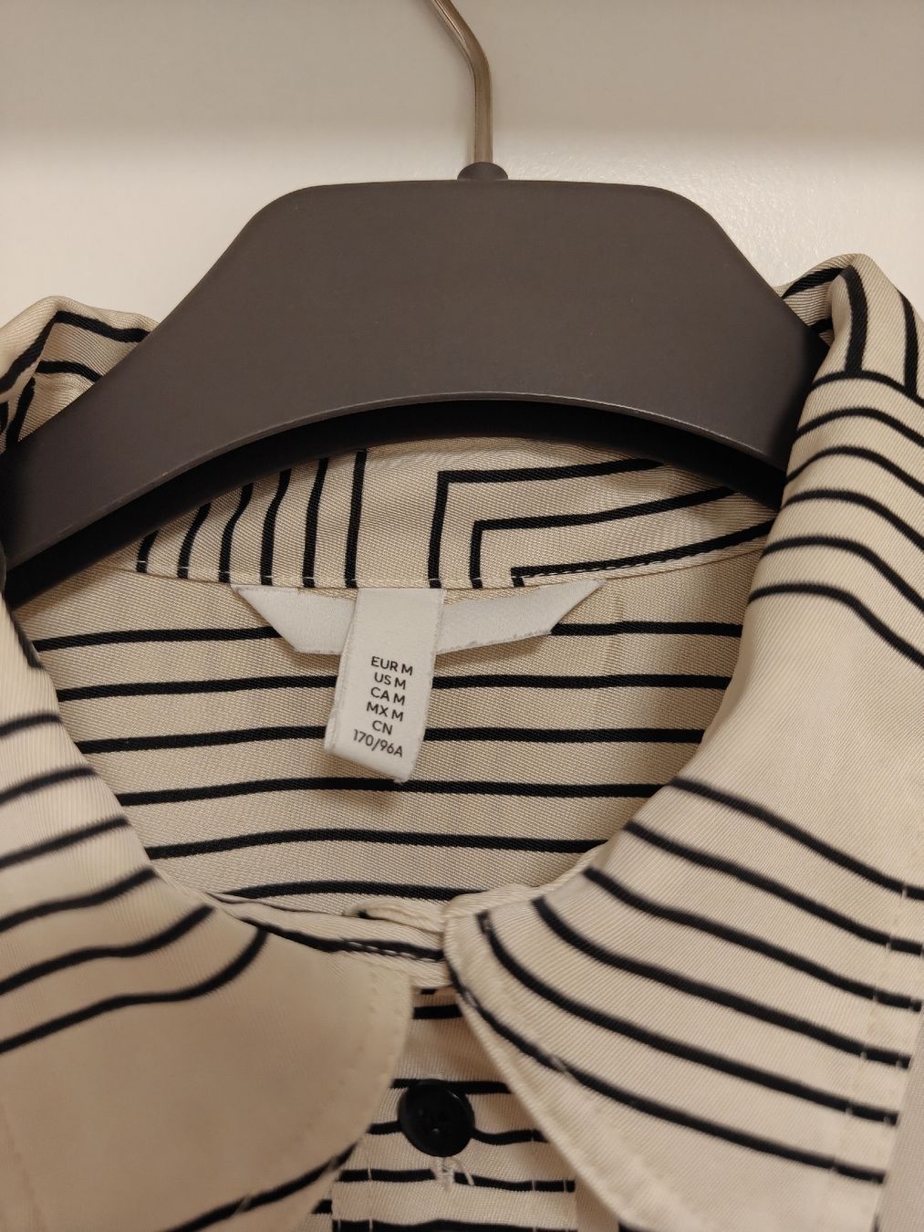 H&M Blusen: Nie getragenes Hemd – Neu (gemäss Beschreibung) aus Luzern von nera_ 1