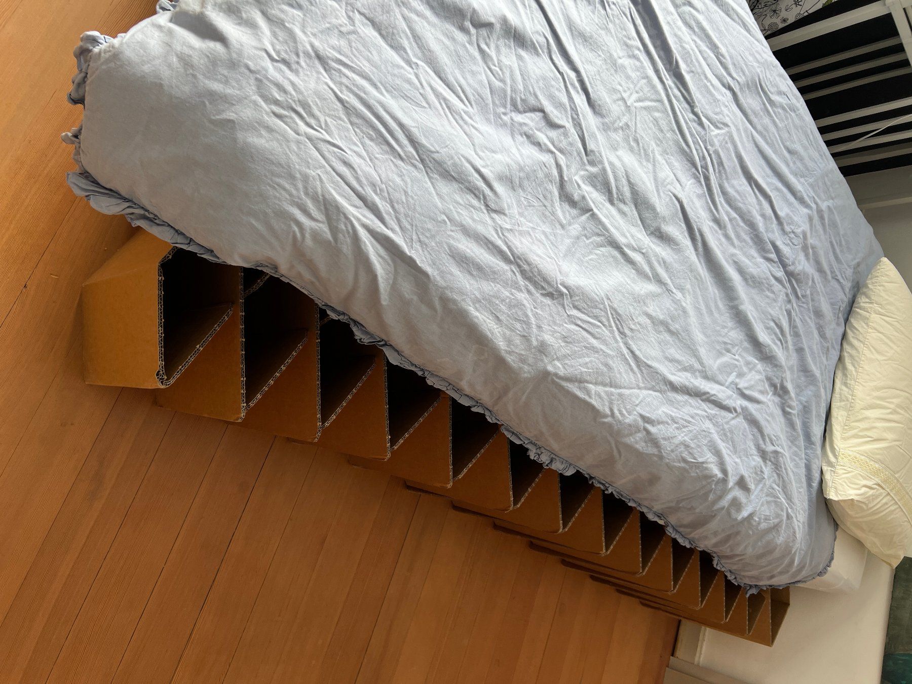Letti: Kartonbett für 140 x 200 – Usato da Herisau venduto da Flachwelt 1