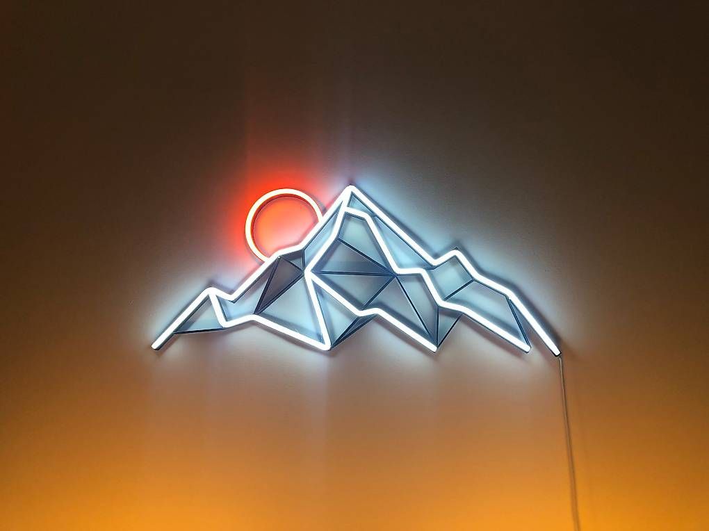 Alle Dekorationen: Neon LED Deko - Mountain Ridge – Gebraucht aus Winterthur von lin_l7lk